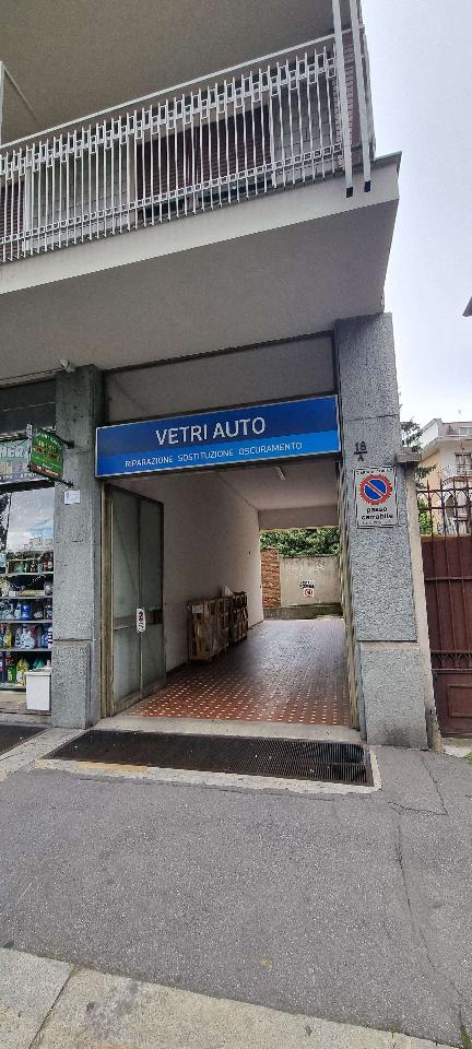 negozio in vendita a Torino in zona Parella