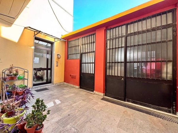 locale commerciale in vendita a Torino in zona Mirafiori Sud