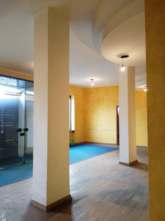 negozio in vendita a Torino in zona Borgata Vittoria