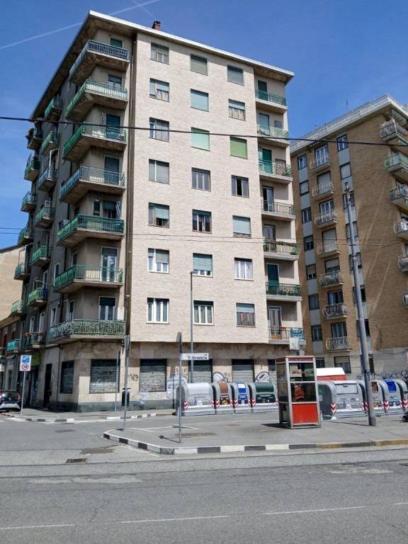 locale commerciale in vendita a Torino in zona Borgata Vittoria