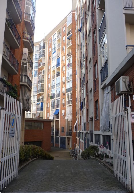 locale di sgombero in vendita a Torino in zona Santa Rita