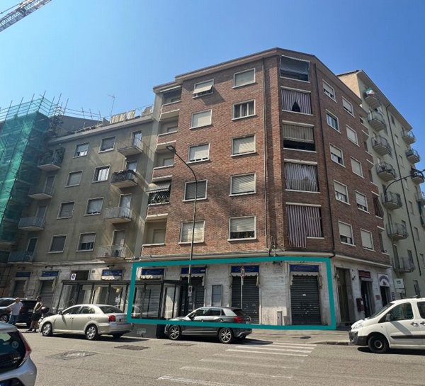 locale commerciale in vendita a Torino in zona Barriera di Milano