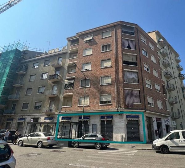 locale commerciale in vendita a Torino in zona Barriera di Milano