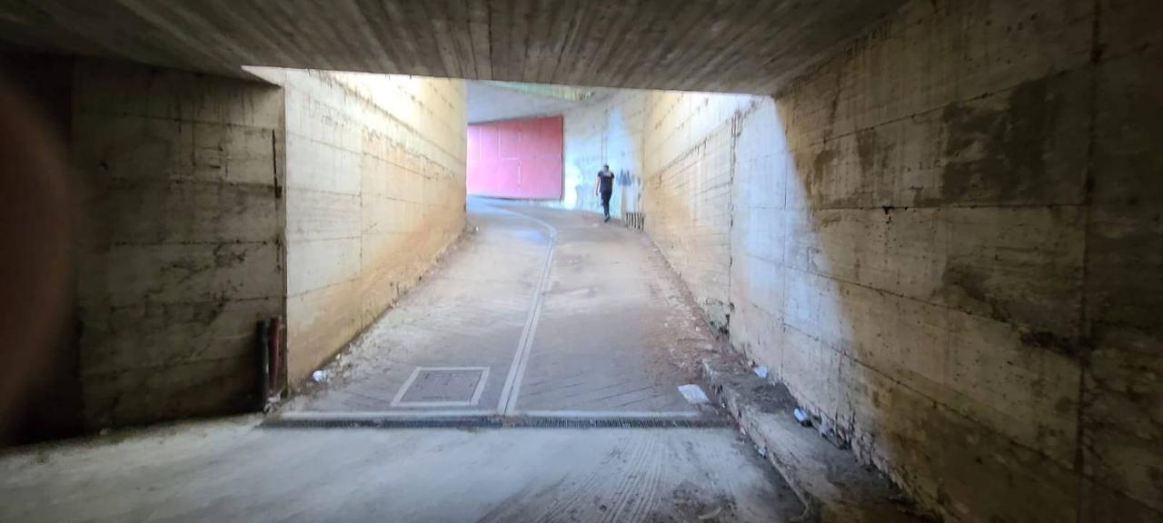 negozio in vendita a Torino in zona Mirafiori Sud