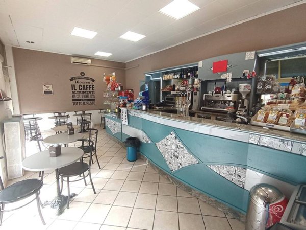 negozio in vendita a Torino in zona Mirafiori Sud