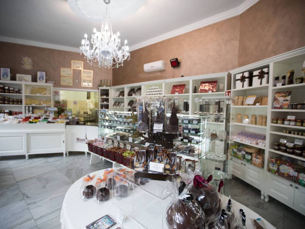 negozio in vendita a Torino in zona Cenisia
