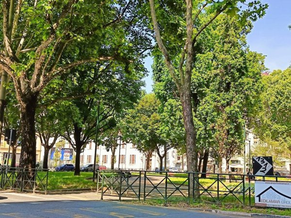negozio in vendita a Torino in zona Cenisia