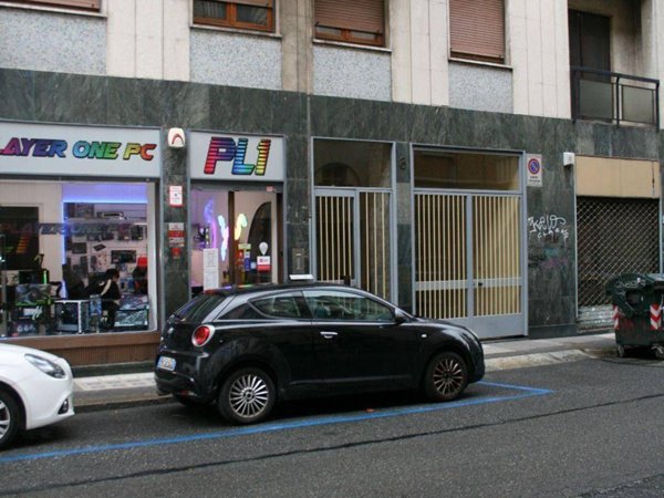 locale commerciale in vendita a Torino in zona Vanchiglia