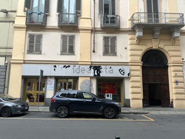 locale commerciale in vendita a Torino in zona Centro Storico