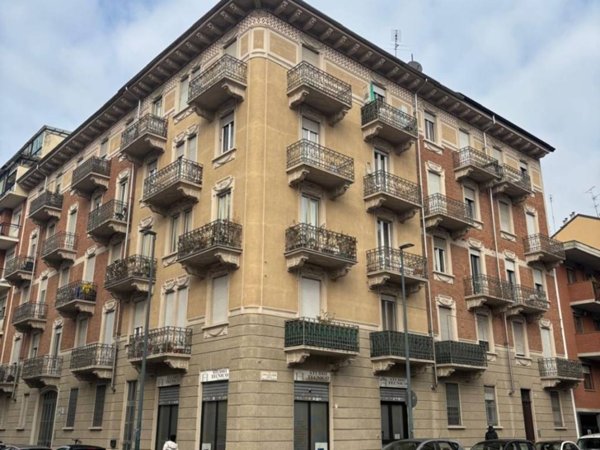 negozio in vendita a Torino in zona Borgata Vittoria