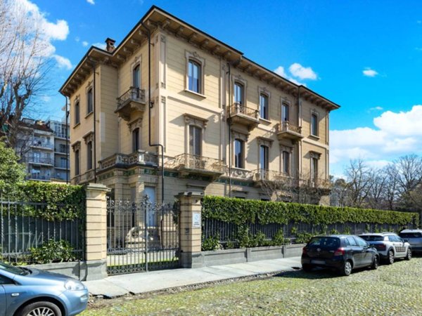 ufficio in vendita a Torino in zona Crocetta