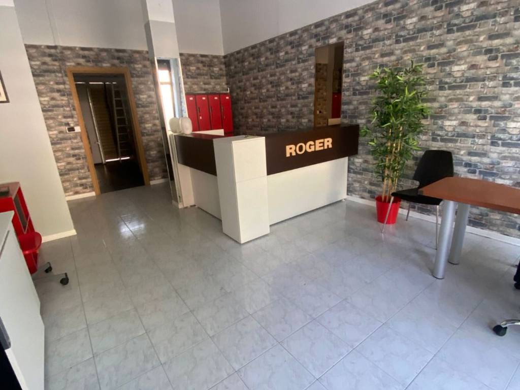 negozio in vendita a Torino in zona Mirafiori Nord