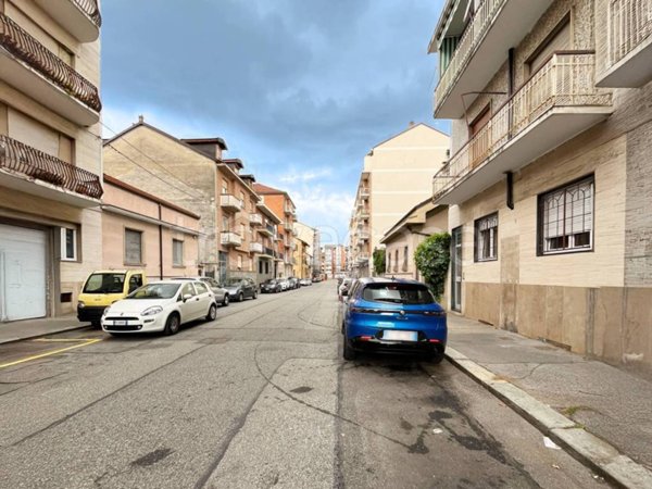 negozio in vendita a Torino in zona Pozzo Strada