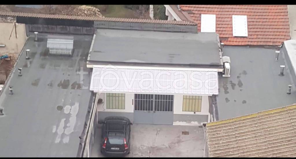 locale commerciale in vendita a Torino in zona Vanchiglia