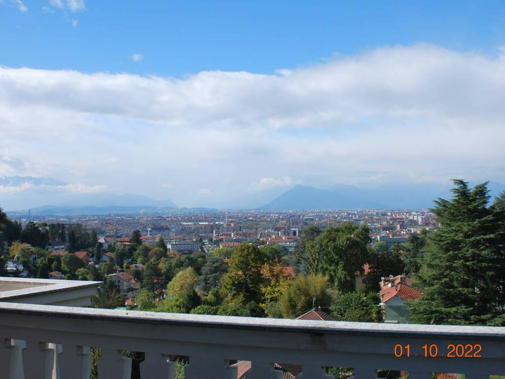 appartamento in vendita a Torino in zona Cavoretto