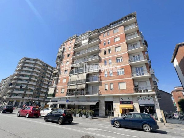 negozio in vendita a Torino in zona Aurora