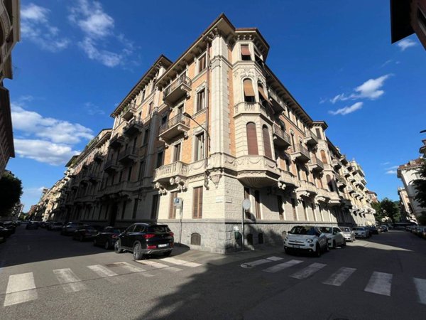 appartamento in vendita a Torino in zona Crocetta