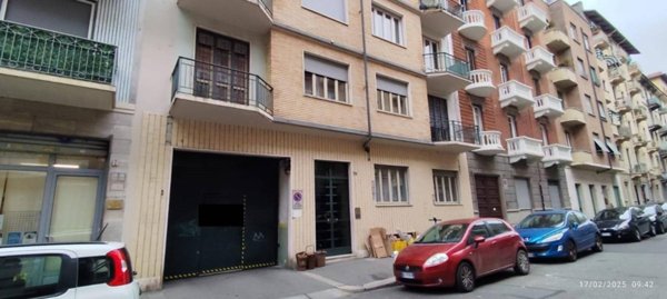 negozio in vendita a Torino in zona Parella