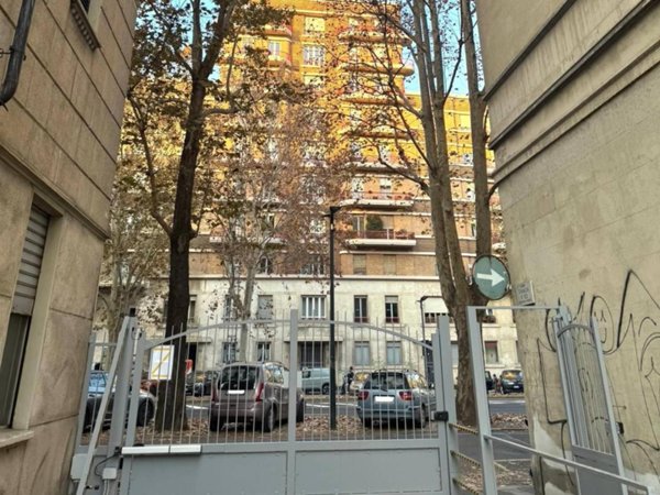 negozio in vendita a Torino in zona Cit Turin