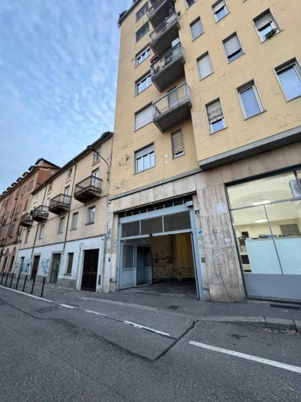 negozio in vendita a Torino in zona Aurora