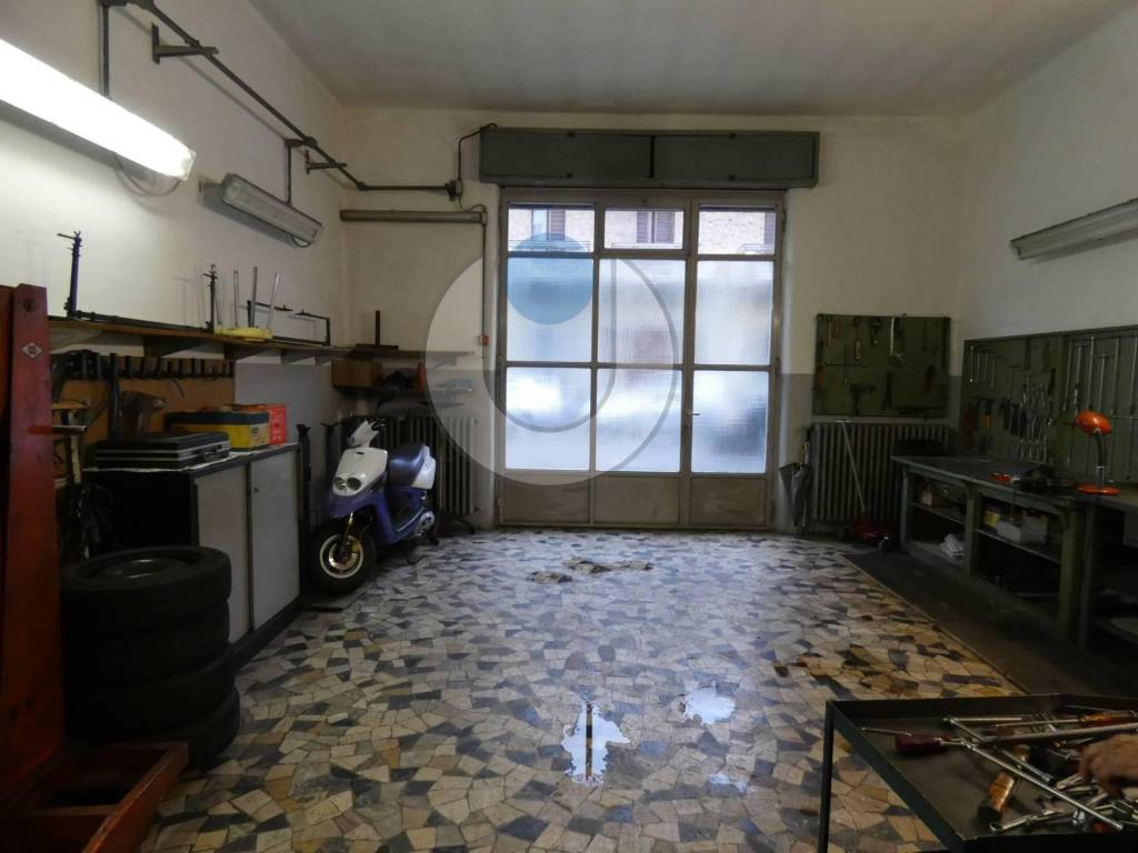 negozio in vendita a Torino in zona Parella