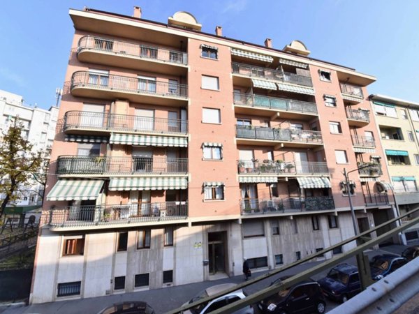 locale commerciale in vendita a Torino in zona Millefonti