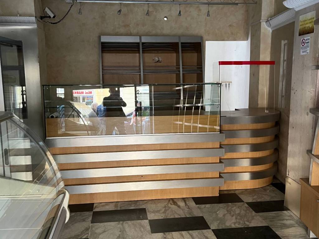 negozio in vendita a Torino in zona Madonna di Campagna