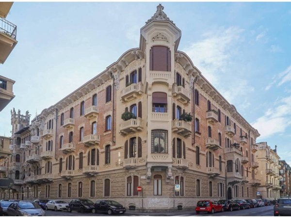ufficio in vendita a Torino in zona Cit Turin