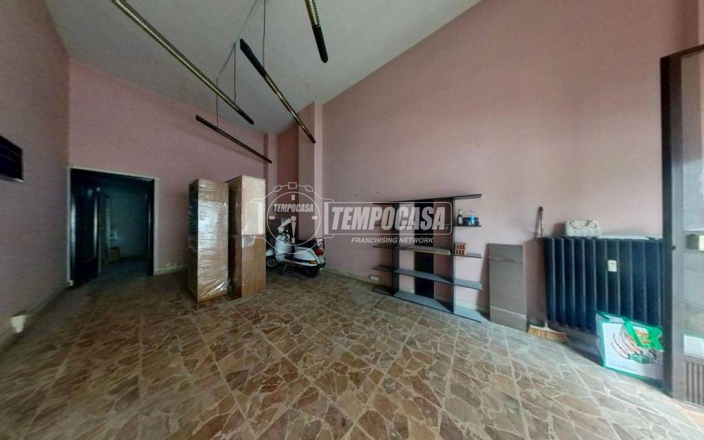 negozio in vendita a Torino in zona Borgata Vittoria