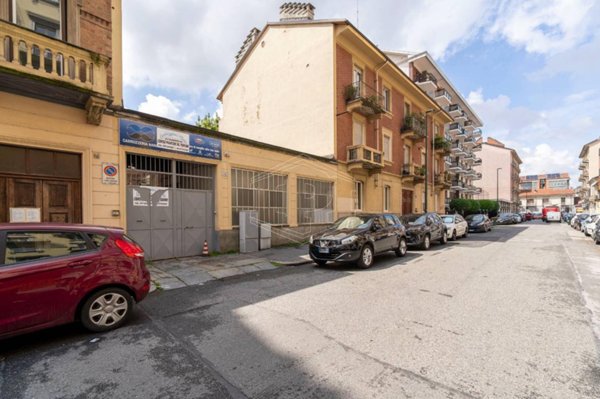 negozio in vendita a Torino in zona Cenisia