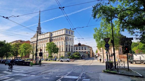 negozio in vendita a Torino in zona Vanchiglia