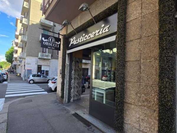 negozio in vendita a Torino in zona Parella