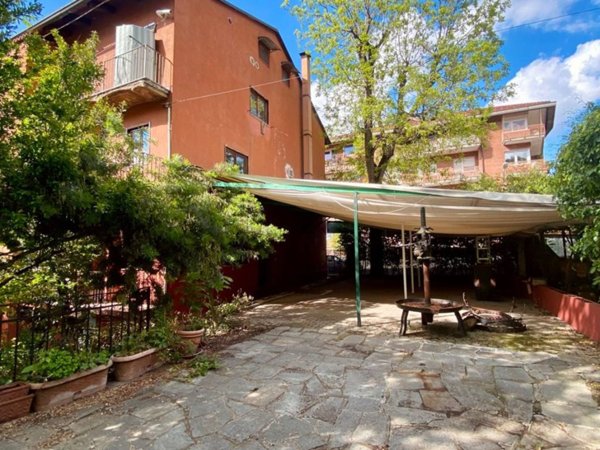 casa indipendente in vendita a Torino in zona Sassi