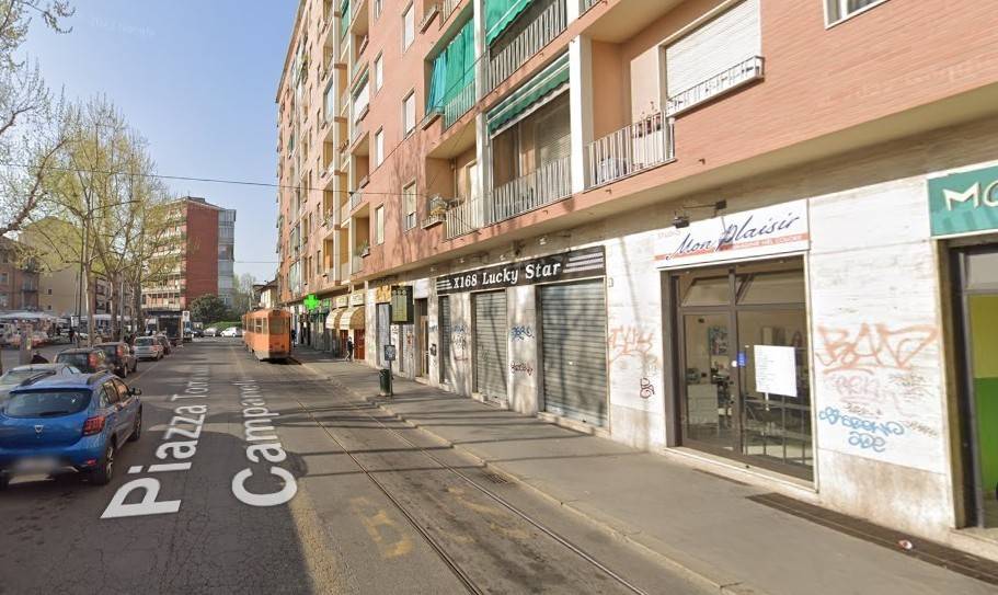 negozio in vendita a Torino in zona Parella