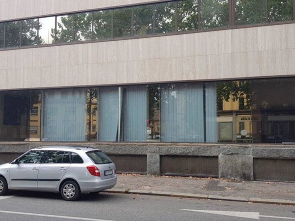 negozio in vendita a Torino in zona Aeronautica