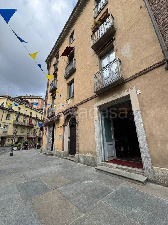 negozio in vendita a Torino in zona Aurora