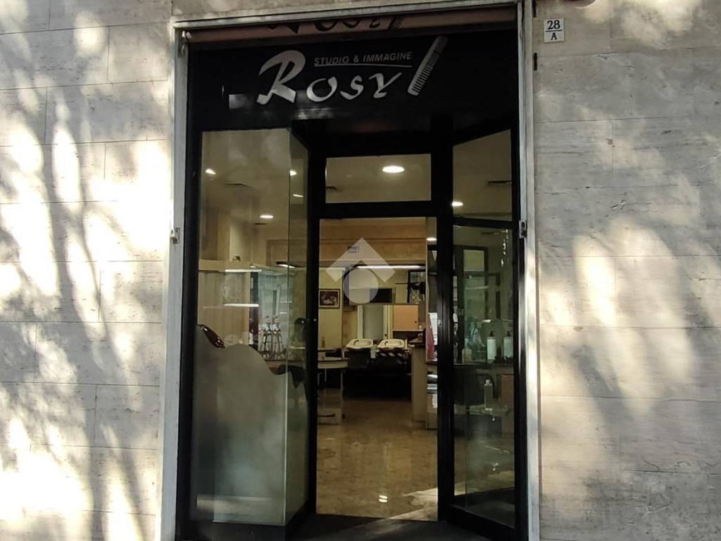 negozio in vendita a Torino in zona Aurora