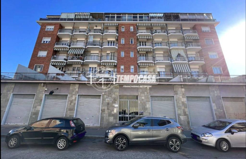 negozio in vendita a Torino in zona Rebaudengo