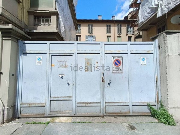locale commerciale in vendita a Torino in zona Centro Storico