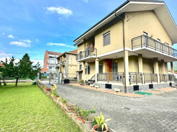 casa indipendente in vendita a Torino in zona Barca