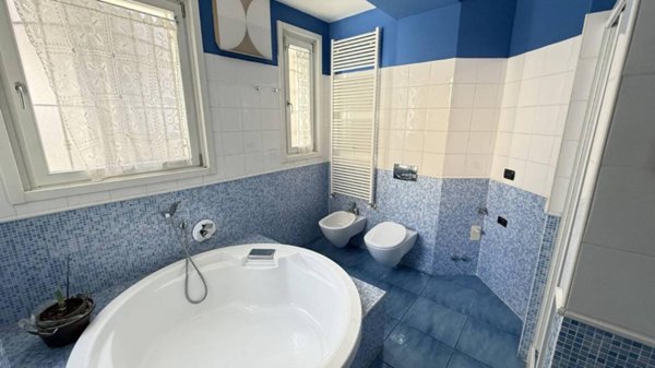 casa indipendente in vendita a Torino in zona Cit Turin
