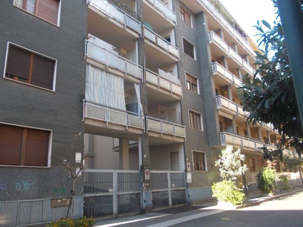 locale commerciale in vendita a Torino in zona Santa Rita