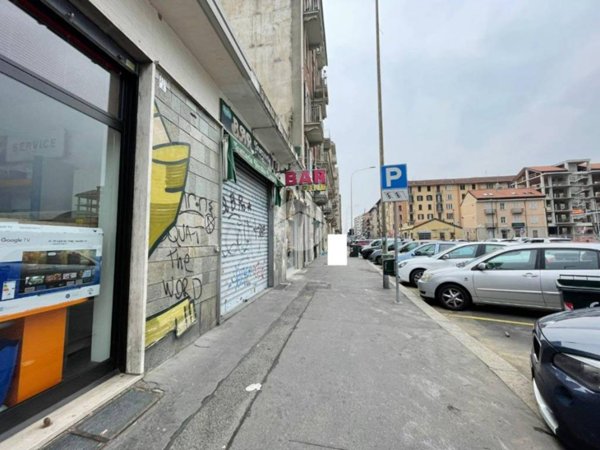 negozio in vendita a Torino in zona Lingotto