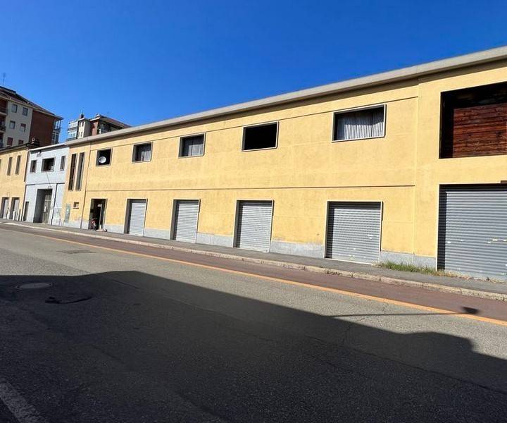 negozio in vendita a Torino in zona Lucento