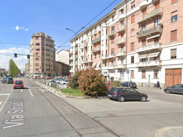negozio in vendita a Torino in zona Borgata Vittoria