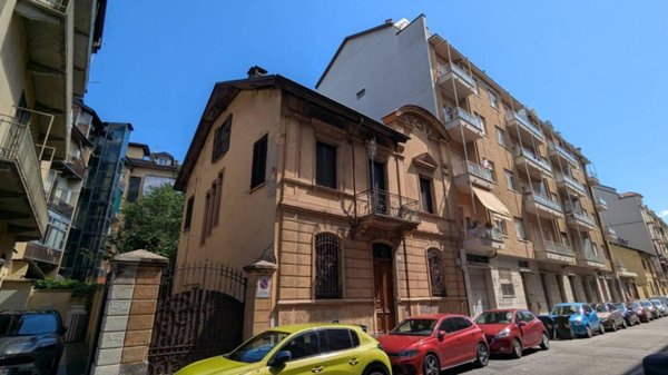 casa indipendente in vendita a Torino in zona Cenisia