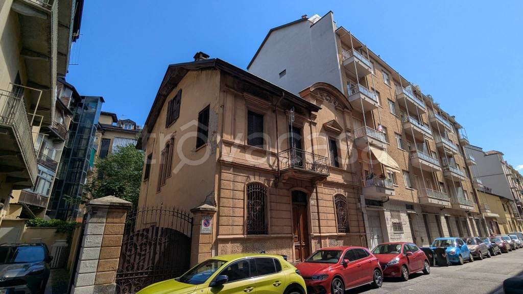 casa indipendente in vendita a Torino in zona Cenisia