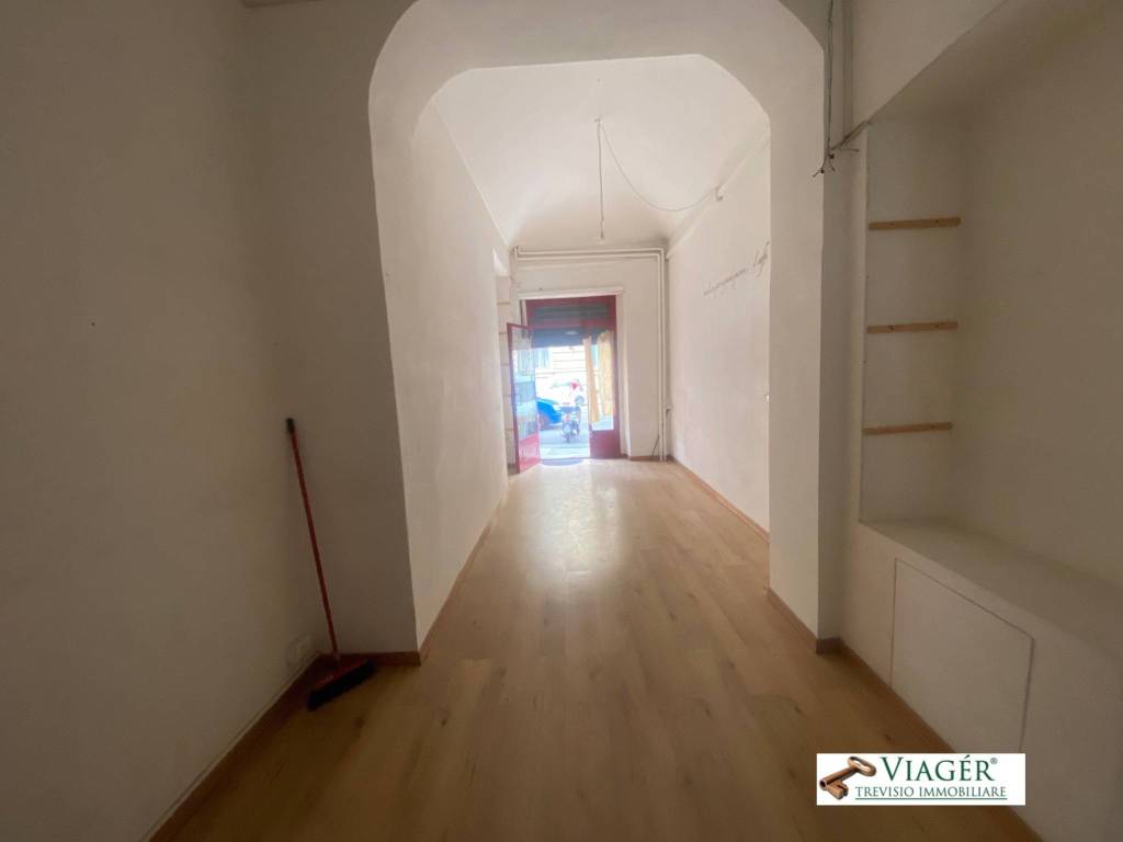 negozio in vendita a Torino in zona San Donato