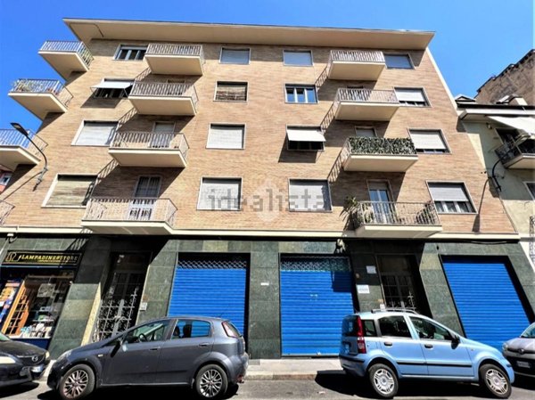 locale commerciale in vendita a Torino in zona Borgata Vittoria