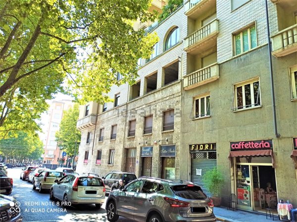 locale commerciale in vendita a Torino in zona Crocetta
